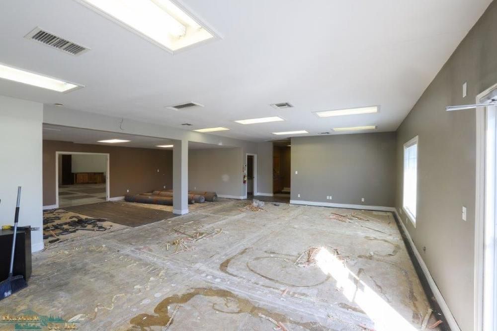 20250 Skypark Dr, Redding, CA 96002